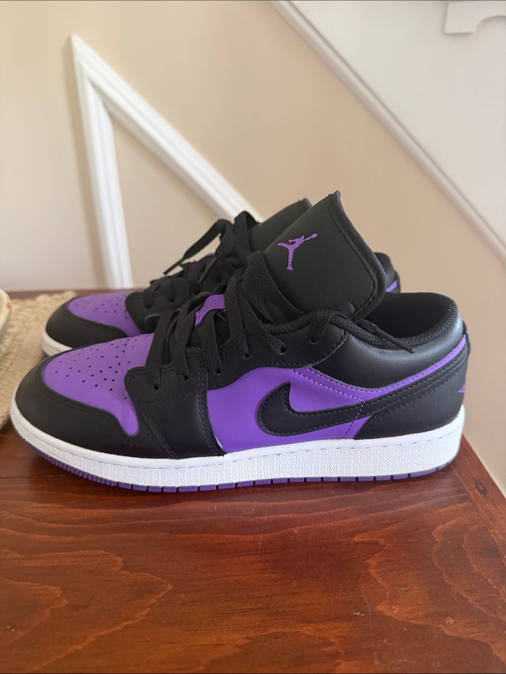 Jordan Low 7Y/ Women’s 8.5